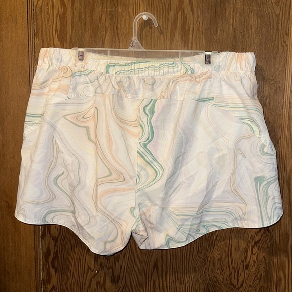 Old navy run shorts, white marble - Picture 2 of 2